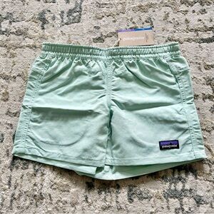 Patagonia Baggies Shorts (NEW Girls large, tea green DWR Nylon Regular fit)